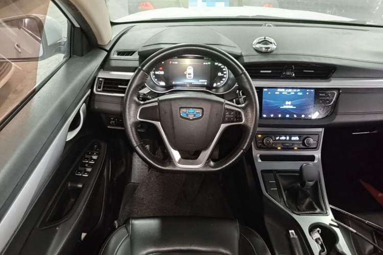 GEELY Emgrand 2018 car image #12