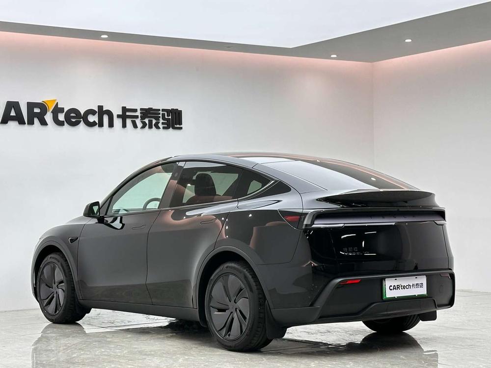 Tesla Model Y 2026 car image #5