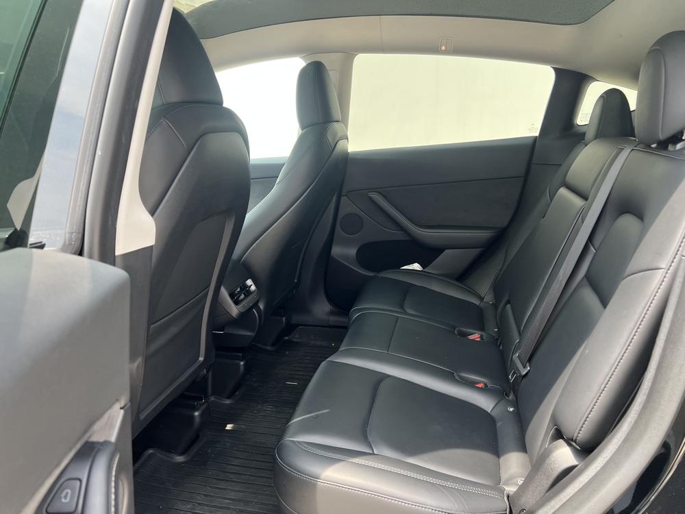 Tesla Model Y 2023 car image #16