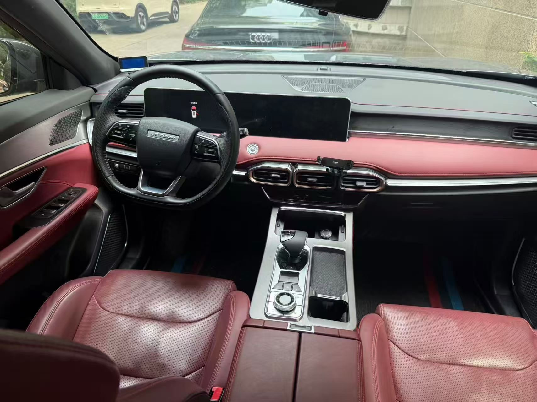 Jetour X70 PLUS 2023 car image #2