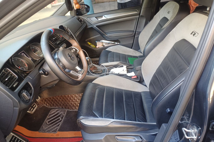 Volkswagen Golf 2018 car image #15
