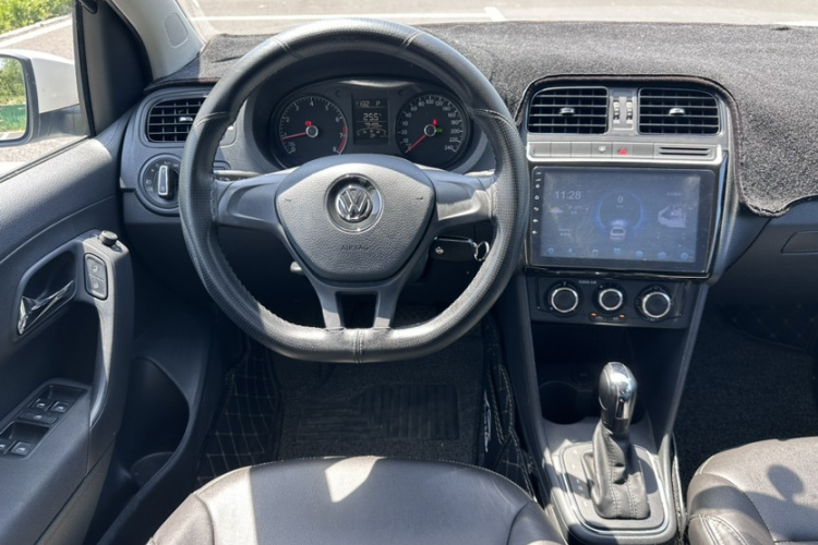 Volkswagen Polo 2018 car image #10