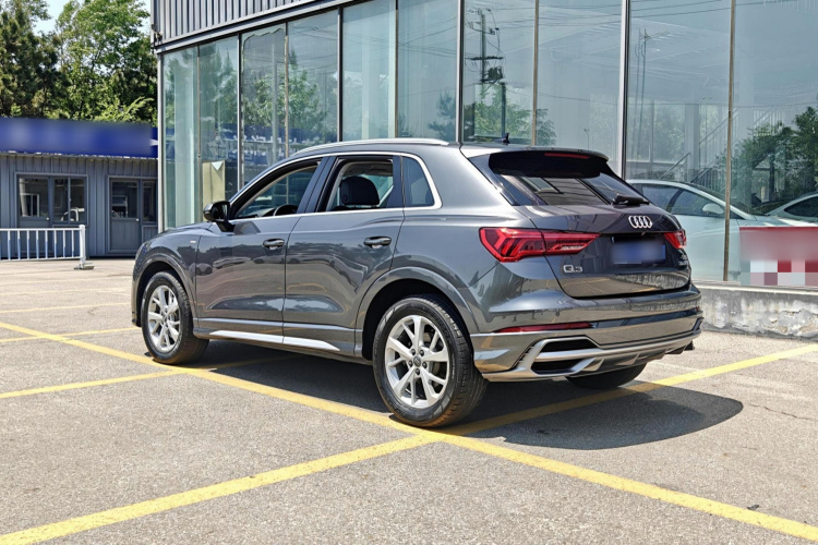 Audi Q3 2020 car image #5