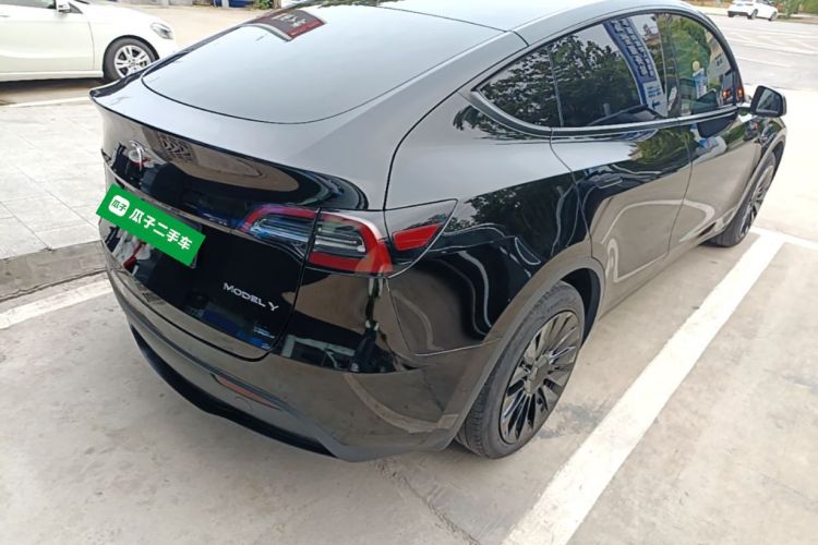Tesla Model Y 2024 car image #7