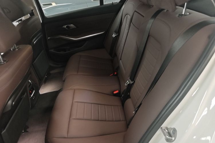 BMW 3 Series 2021 car image #19