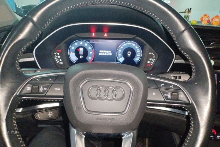 Audi Q3 2021 car image #13