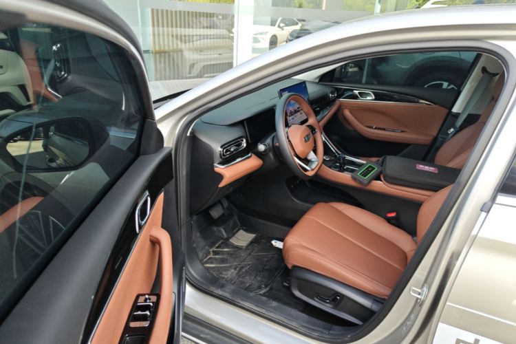 GEELY Emgrand 2026 #15 GEELY Emgrand 2026 car image #15