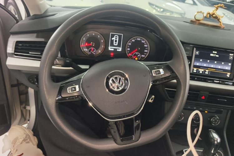 Volkswagen Lavida 2019 car image #11