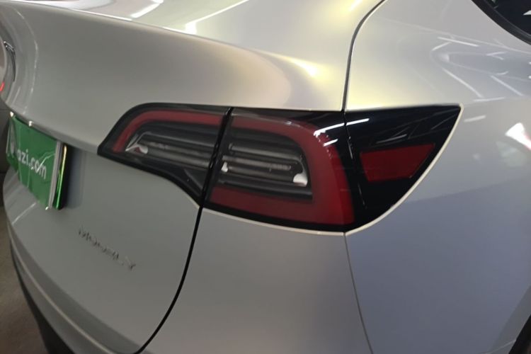 Tesla Model Y 2024 car image #8