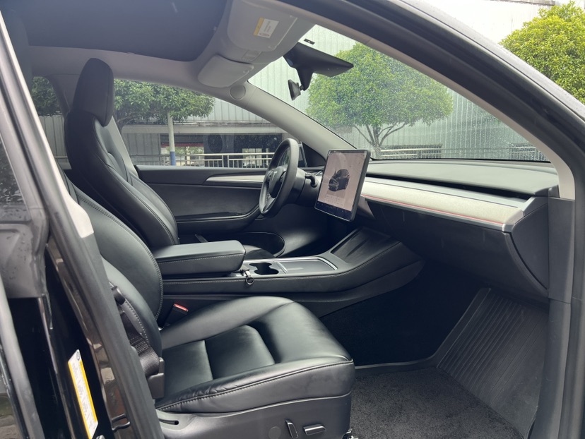 Tesla Model Y 2023 #4 Tesla Model Y 2023 car image #4