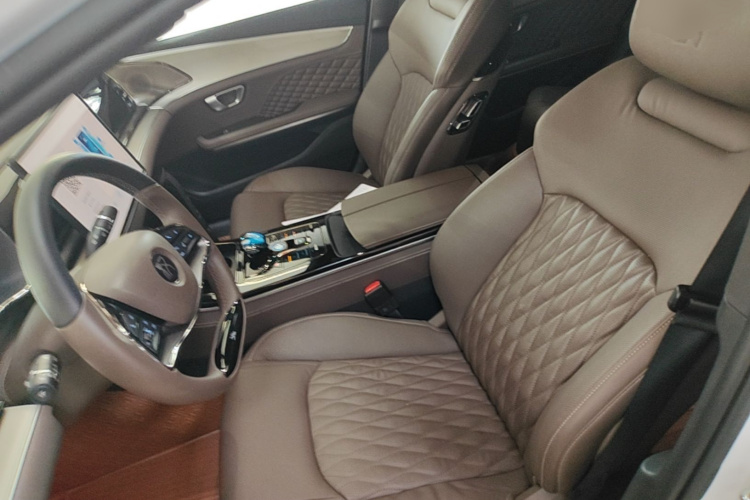 BYD Han 2023 car image #15