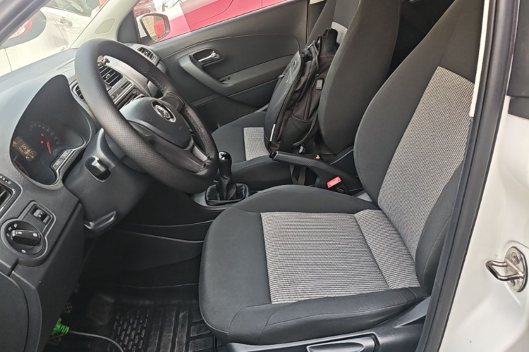 Volkswagen Polo 2015 #15 Volkswagen Polo 2015 car image #15