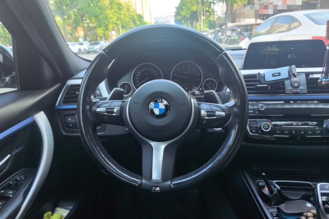 BMW 3 Series 2018 car image #23