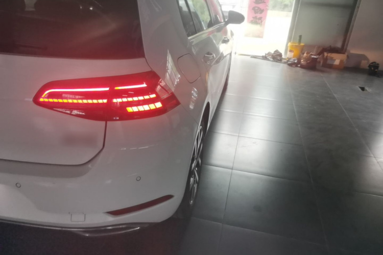 Volkswagen Golf 2020 car image #8