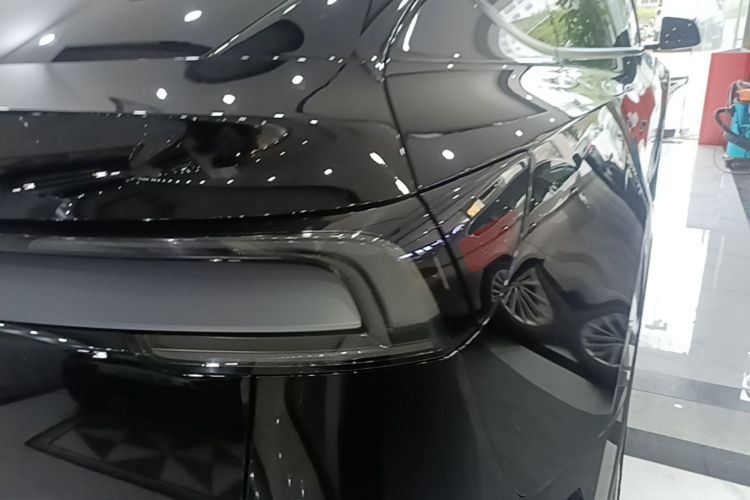 Tesla Model Y 2025 #8 Tesla Model Y 2025 car image #8