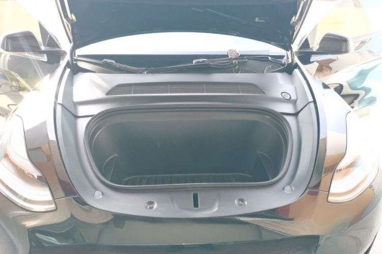 Tesla Model Y 2023 car image #20