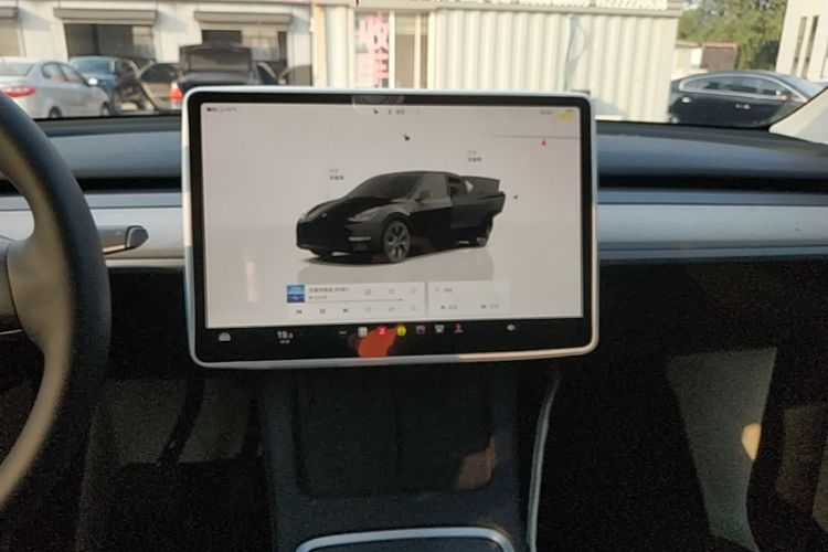 Tesla Model Y 2024 #13 Tesla Model Y 2024 صورة سيارة #13