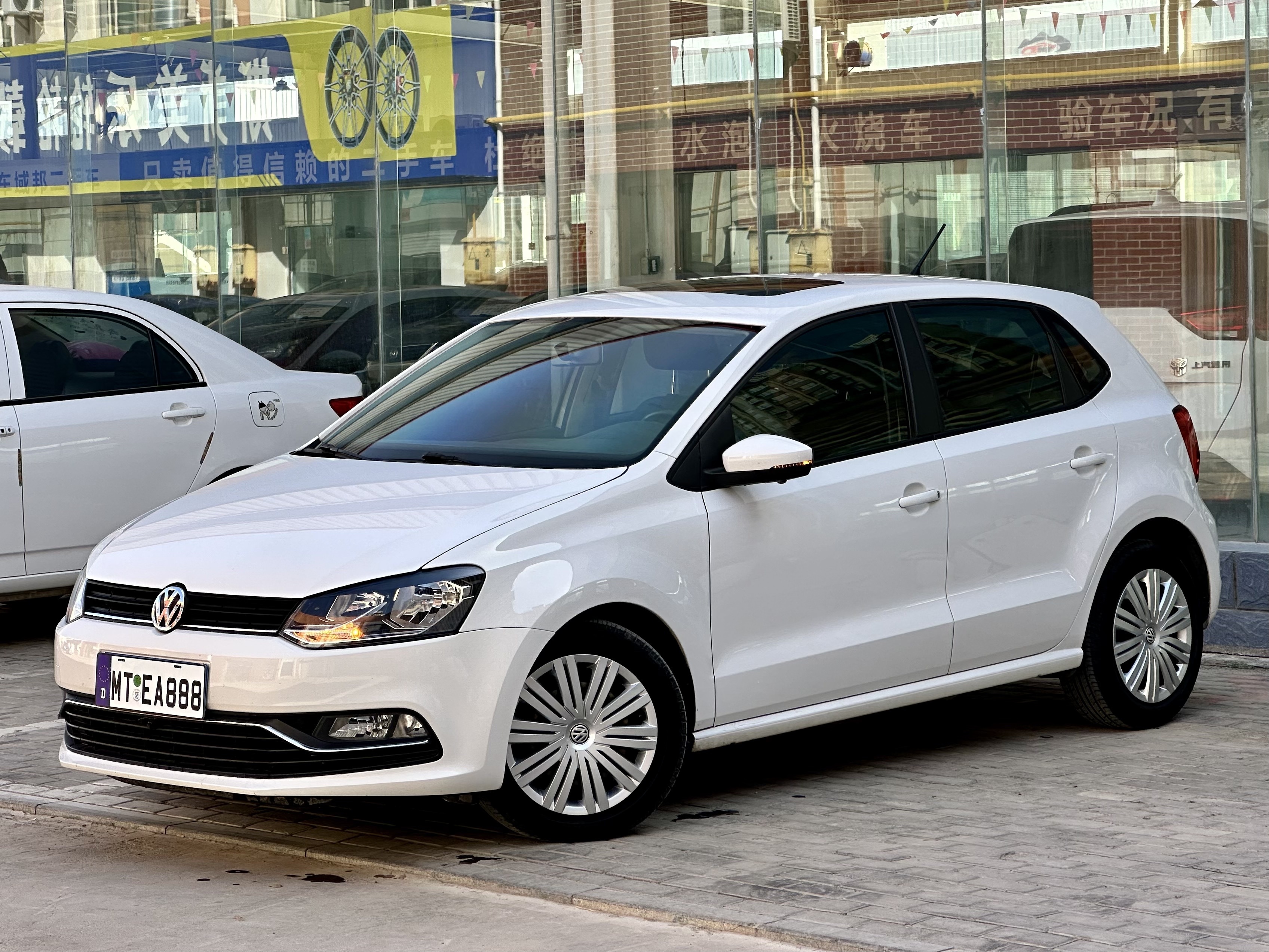 Volkswagen Polo 2019 car image 