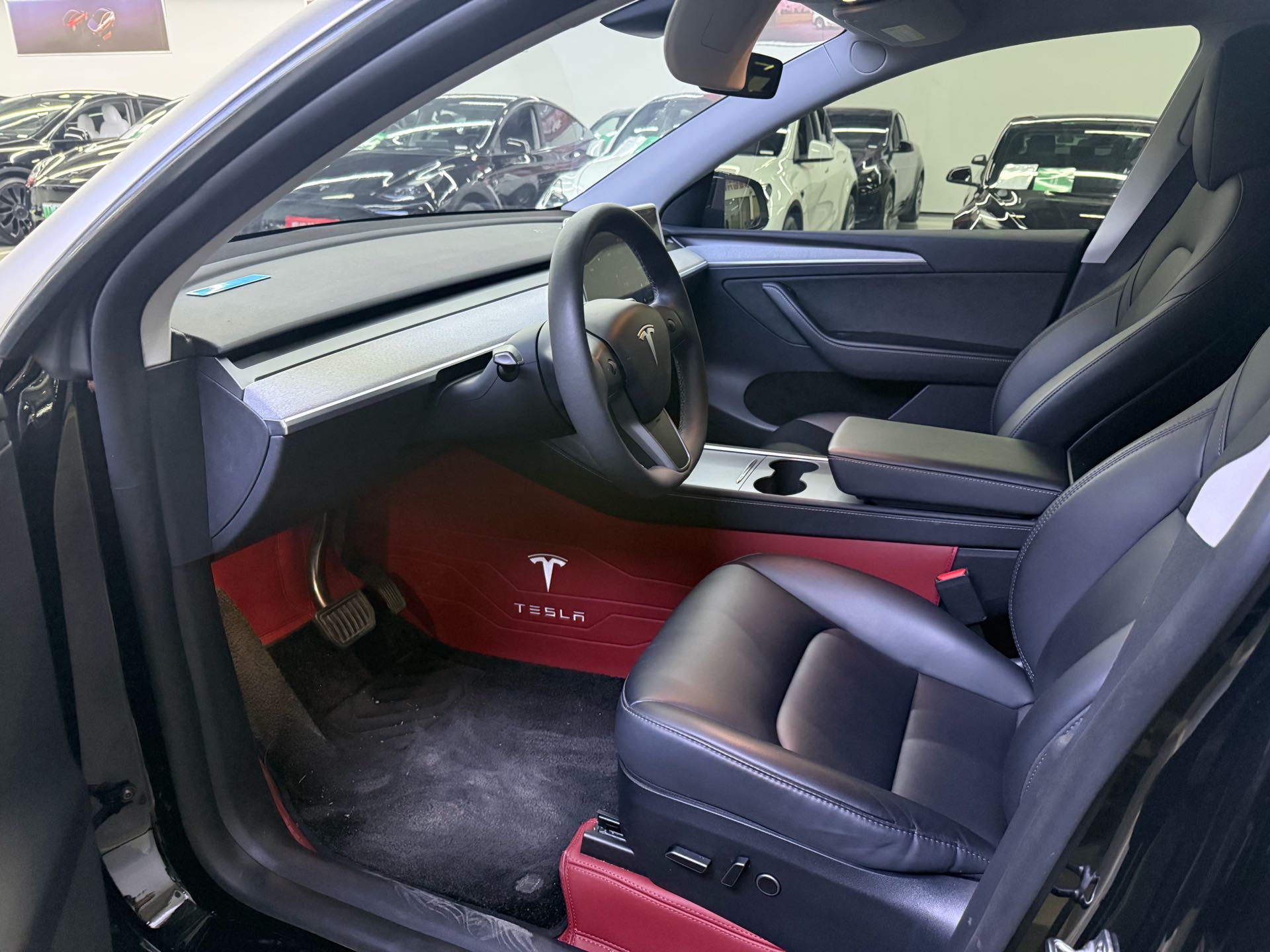 Tesla Model Y 2024 #5 Tesla Model Y 2024 car image #5