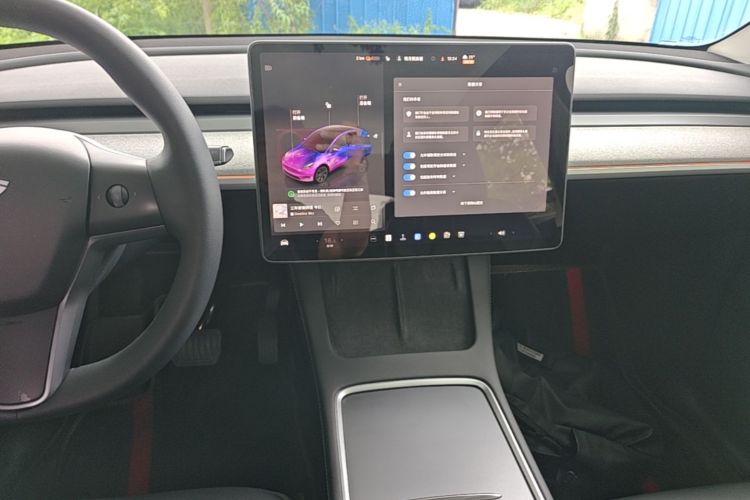 Tesla Model Y 2023 #13 Tesla Model Y 2023 car image #13