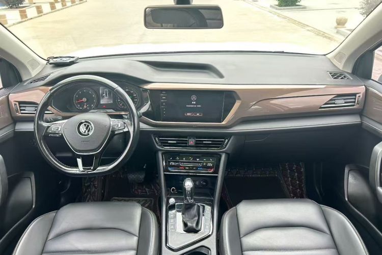 Volkswagen Tharu 2020 car image #10