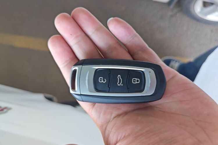 GEELY Emgrand 2018 car image #9