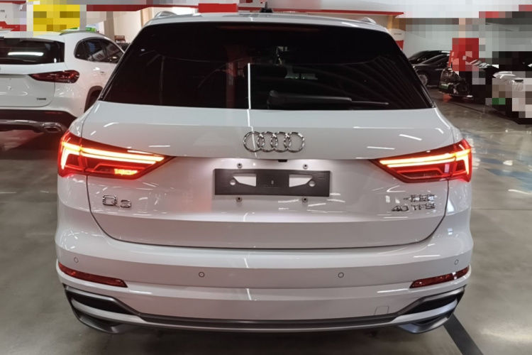 Audi Q3 2022 car image #4