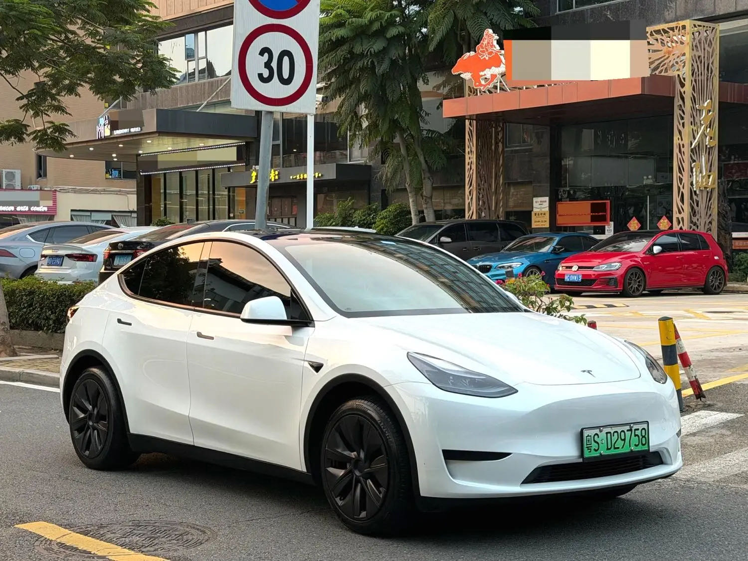 Tesla Model Y 2024 car image #3