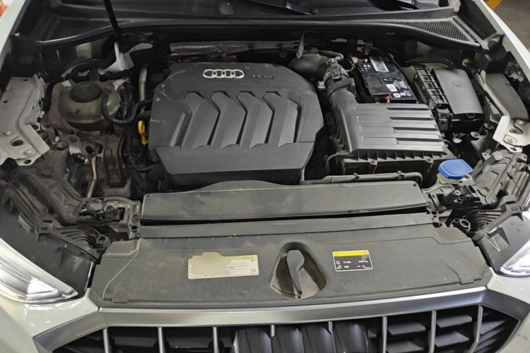 Audi Q3 2020 car image #20