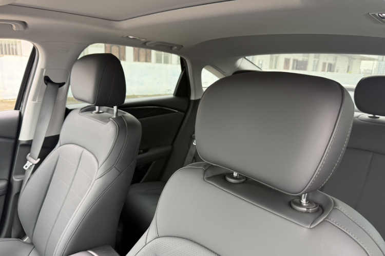 GEELY Emgrand 2025 car image #15