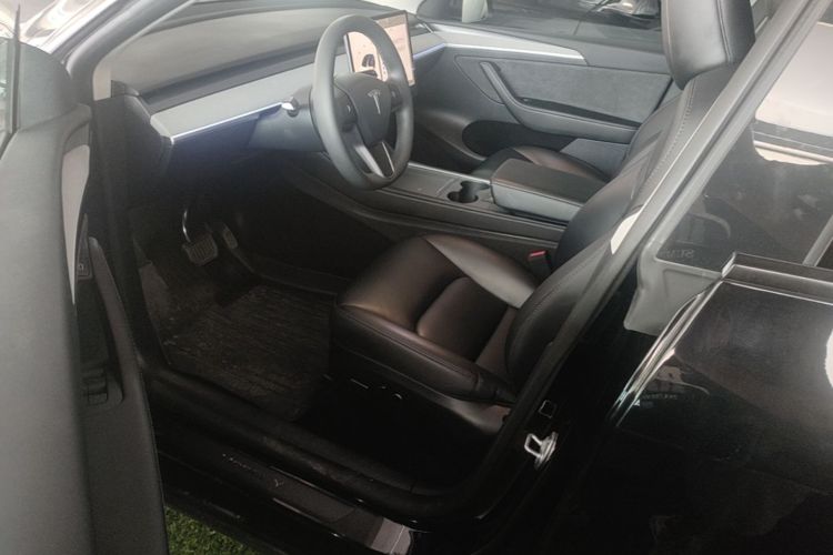 Tesla Model Y 2024 #16 Tesla Model Y 2024 car image #16