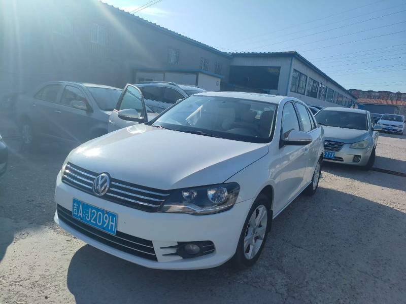 Volkswagen Bora 2013 car image 