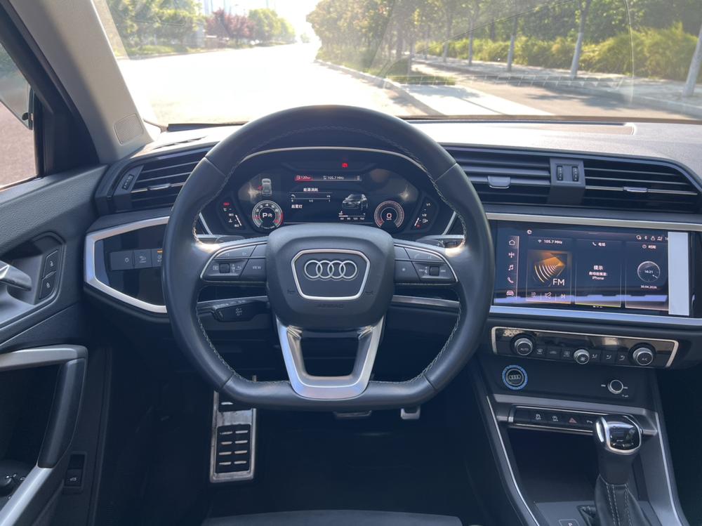 Audi Q3 2023 car image #17