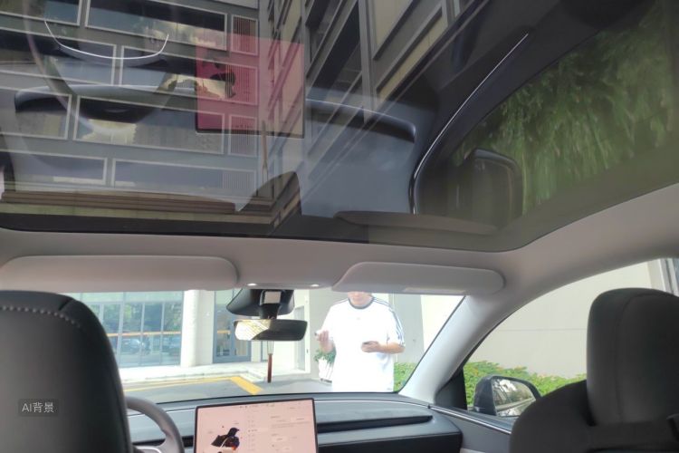 Tesla Model Y 2025 car image #20