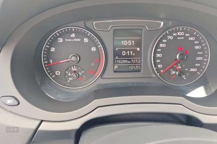 Audi Q3 2016 car image #14