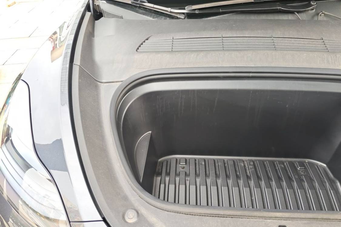 Tesla Model Y 2024 car image #11