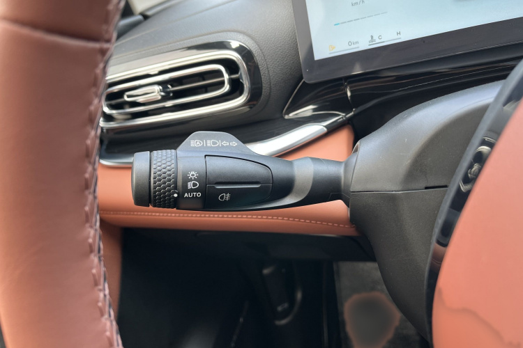 GEELY Emgrand 2025 #20 GEELY Emgrand 2025 car image #20