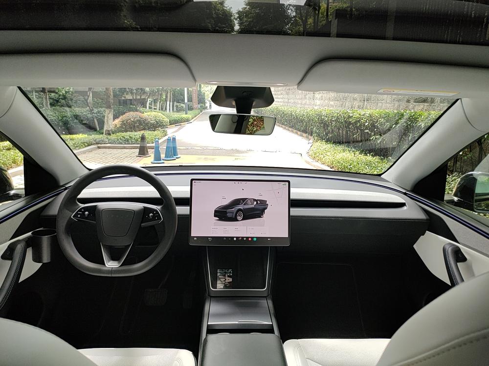 Tesla Model Y 2025 #13 Tesla Model Y 2025 car image #13
