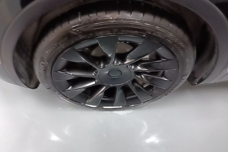 Tesla Model Y 2022 car image #9