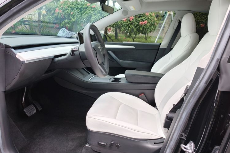 Tesla Model Y 2022 immagine di auto #21