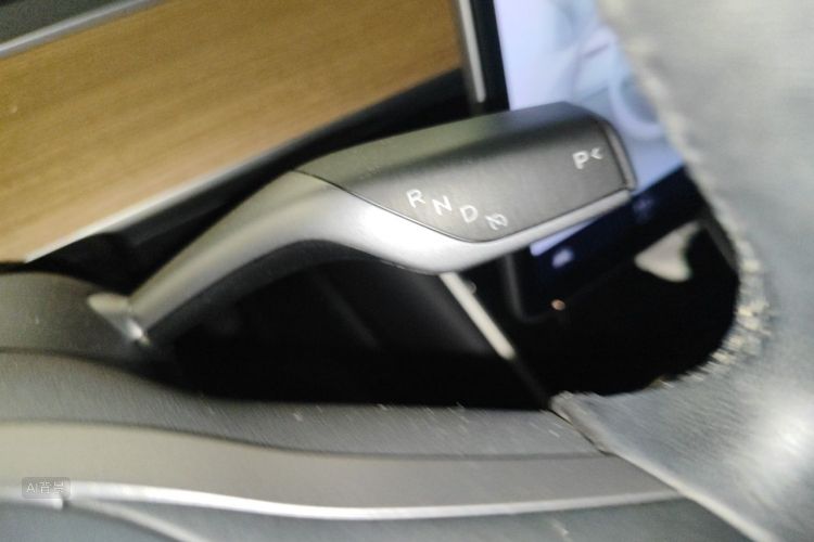 Tesla Model 3 2020 car image #16