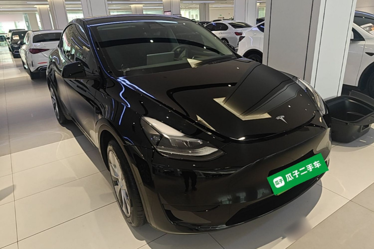 Tesla Model Y 2023 #4 Tesla Model Y 2023 car image #4