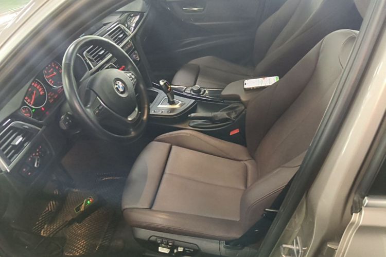 BMW 3 Series 2018 #19 BMW 3 Series 2018 car image #19