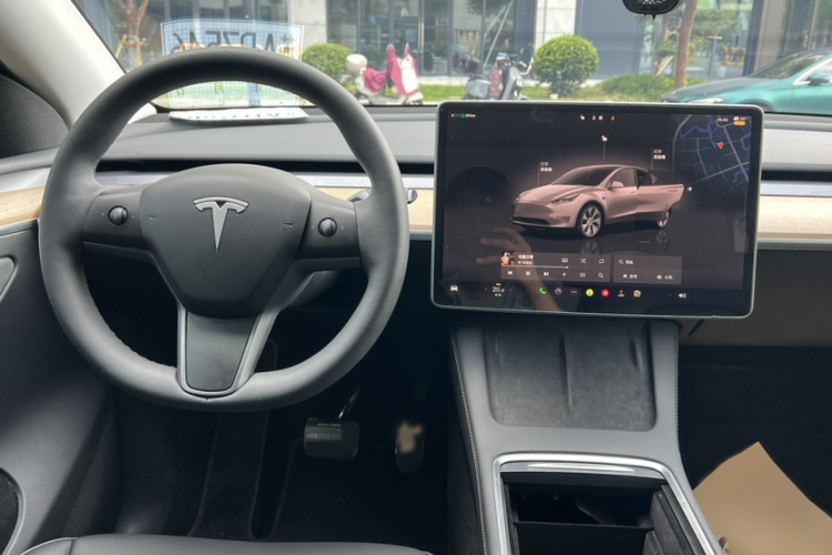 Tesla Model Y 2023 #12 Tesla Model Y 2023 car image #12