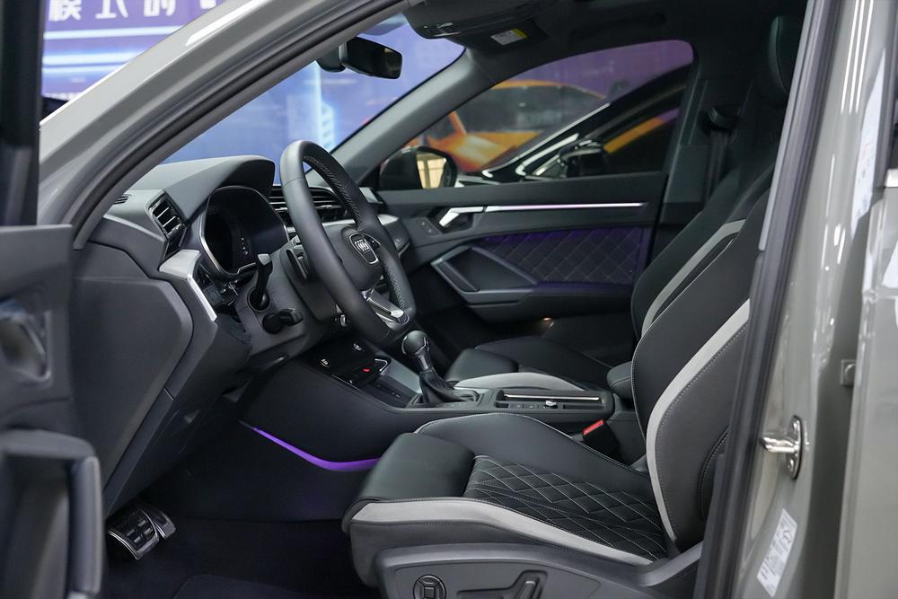 Audi Q3 2025 car image #15