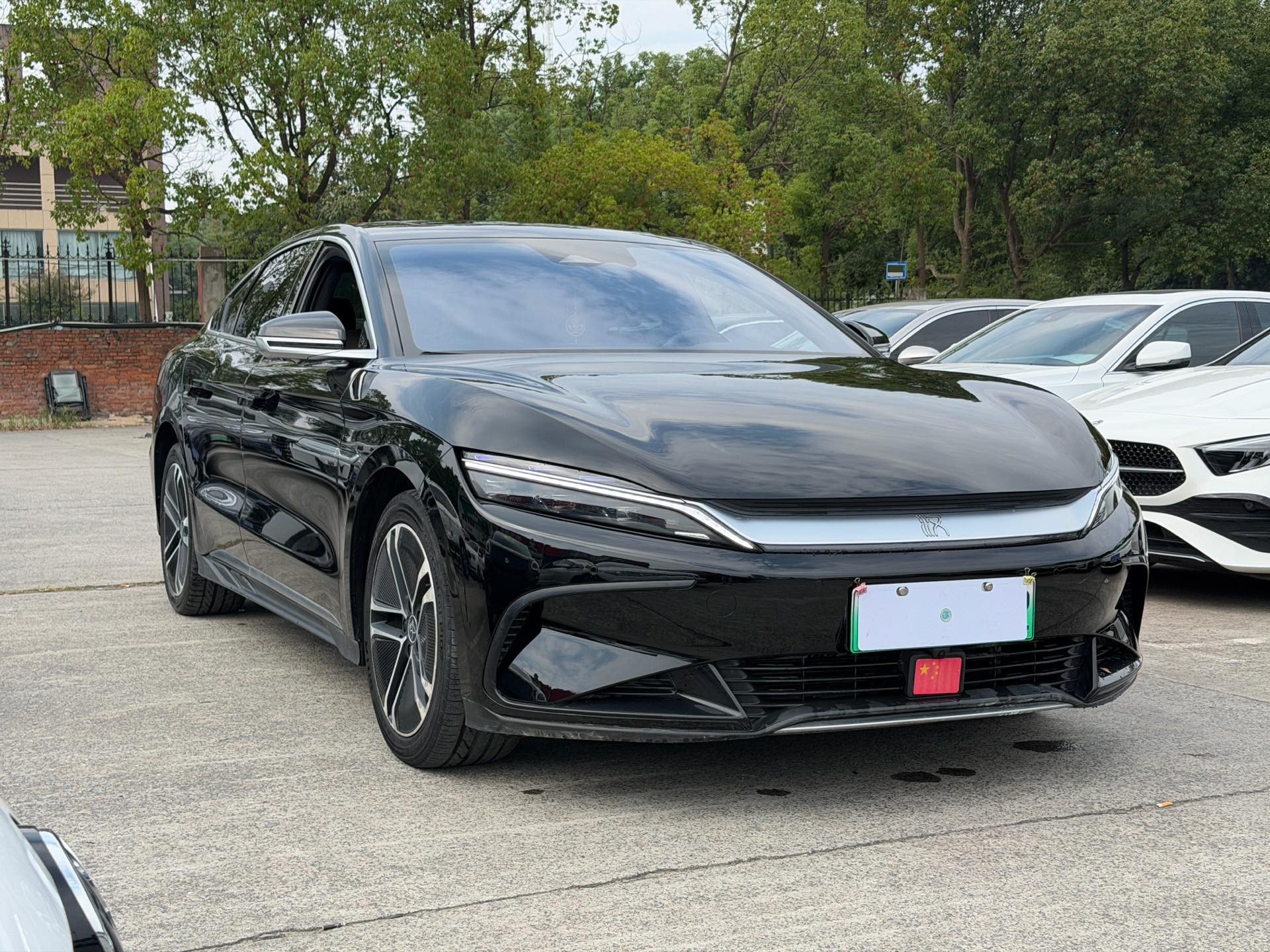 BYD Han 2023 car image #3