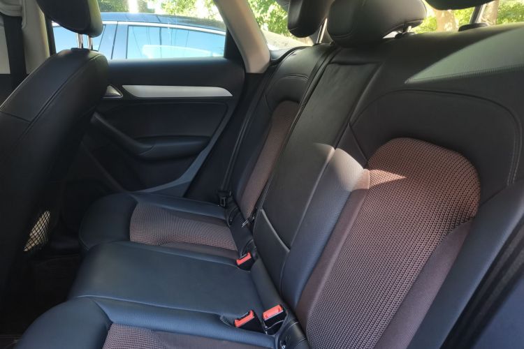 Audi Q3 2019 car image #10