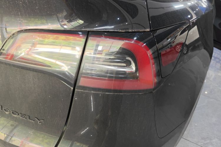 Tesla Model Y 2022 car image #8