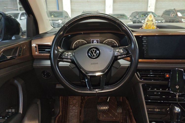 Volkswagen Tharu 2020 car image #12