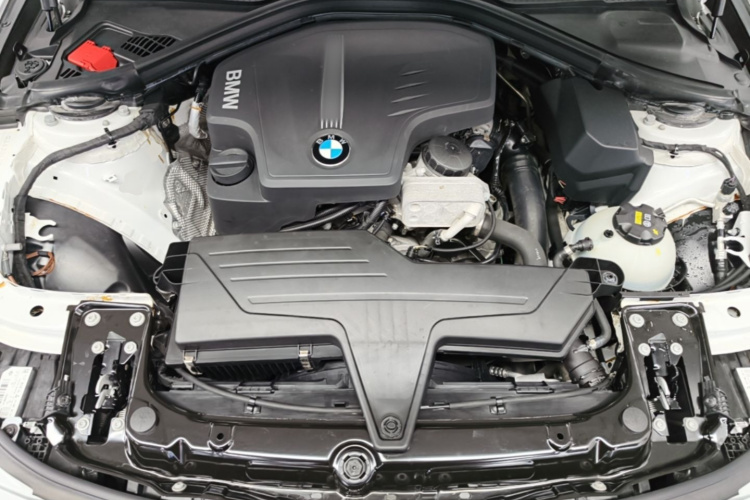 BMW 3 Series 2016 immagine di auto #20